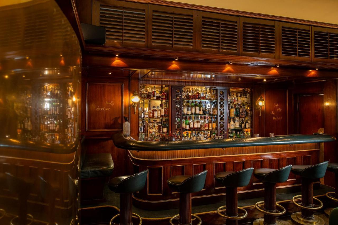 Hotel-Restaurant Erbprinz Ettlingen Luaran gambar The bar at the St. Regis