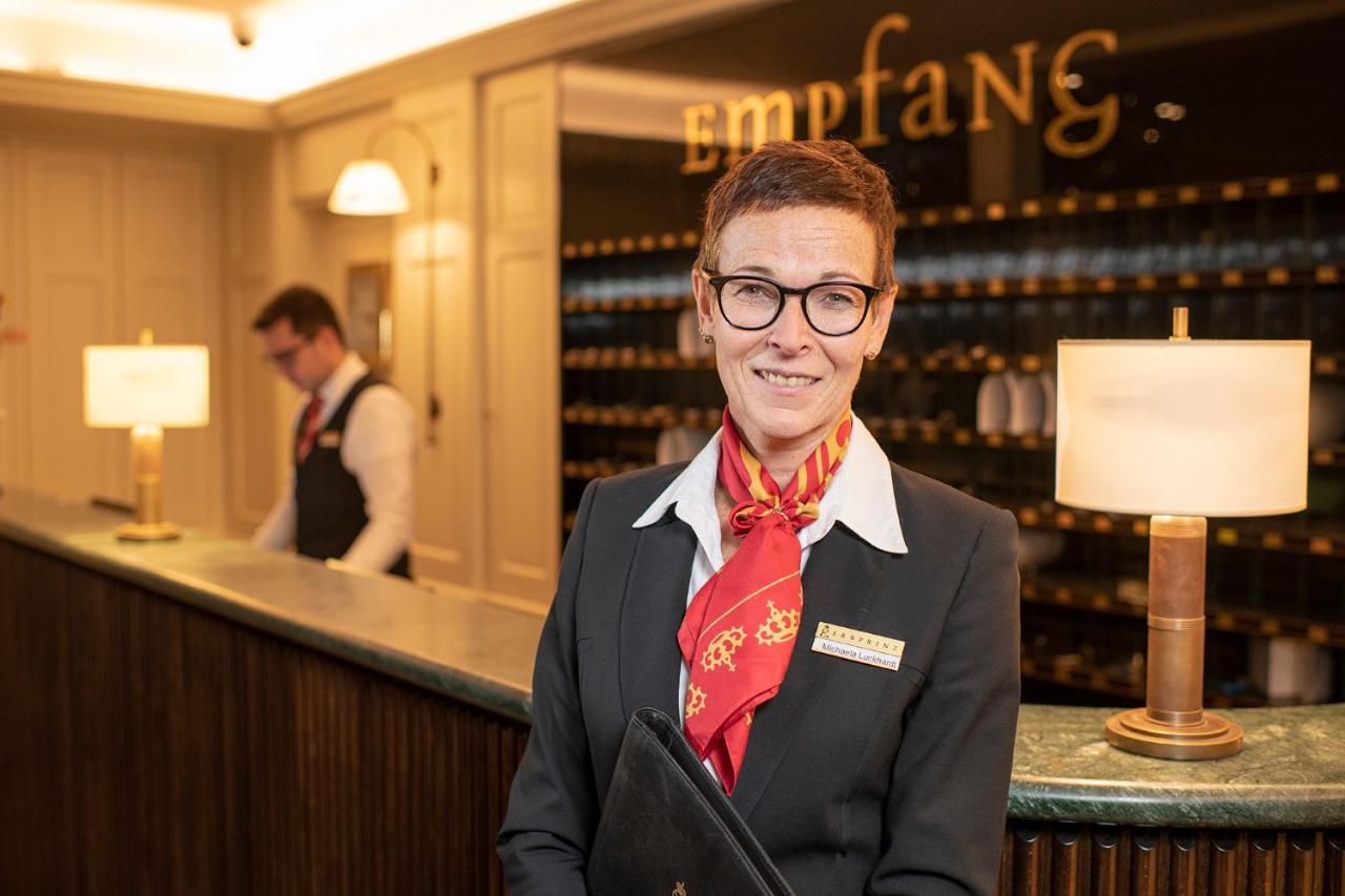 Hotel-Restaurant Erbprinz Ettlingen Luaran gambar A hotel receptionist at the front desk
